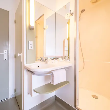 Calais Terminal Cité Europe 2 étoiles Coquelles