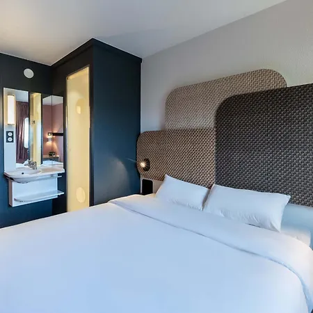 Calais Terminal Cite Europe 2 Etoiles Hotel