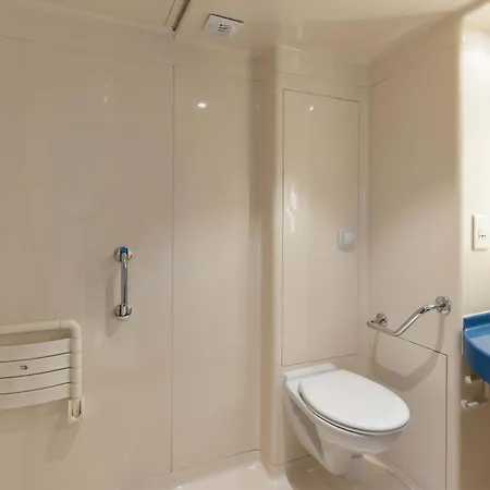 Calais Terminal Cite Europe 2 Etoiles Hotell