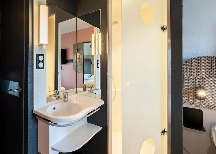 Calais Terminal Cité Europe 2 étoiles 2*